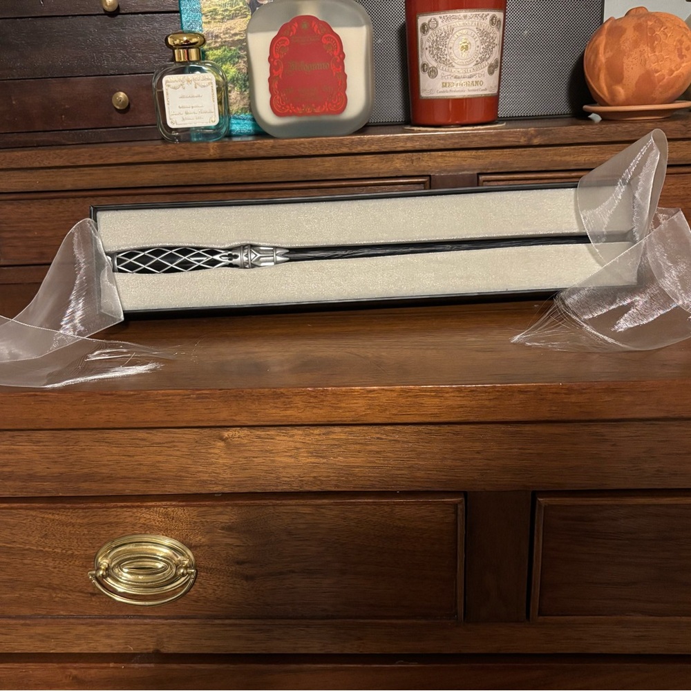 Second generation interactive wand Silver Lime